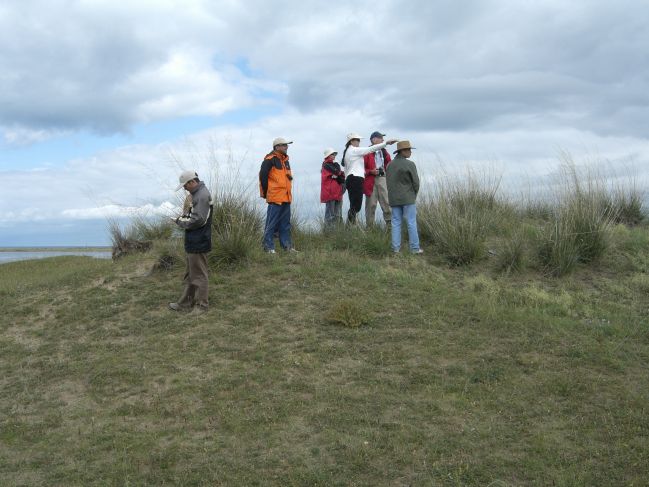  2006:09:03 22:44:13   Porter Rigsby and others on top pf paleodunes at Beach Ridge Outcrop - East Side of Lake.jpg